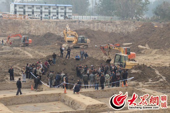 山东潍坊市区一楼盘工地发现墓葬群 山东潍坊市区一楼盘工地发现墓葬群