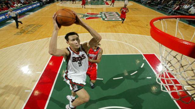 易建联NBA首秀数据,那个让中国球迷心跳加速的夜晚 易建联NBA首秀数据,那个让中国球迷心跳加速的夜晚