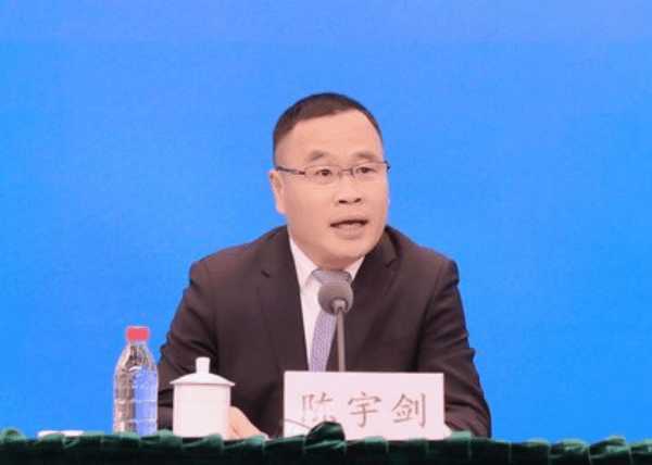 陈宇剑被免去上海市副市长职务，背后的原因与影响