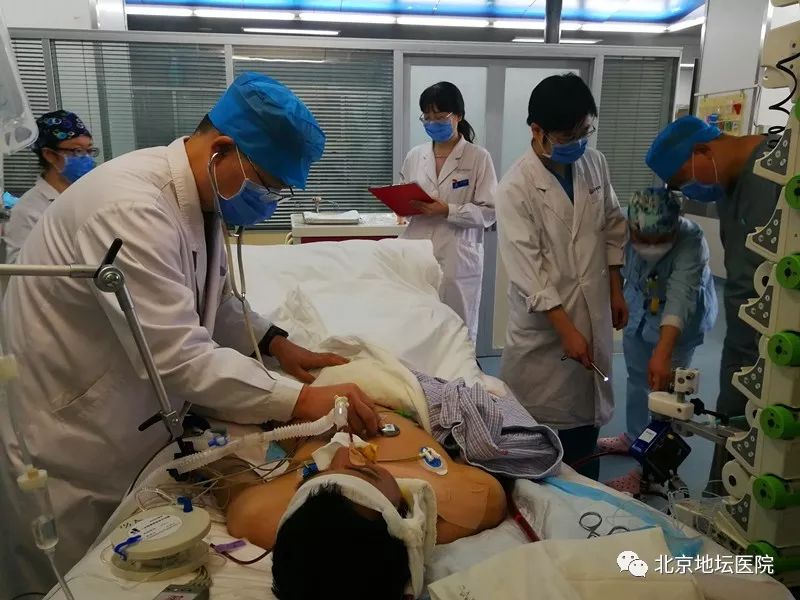 8岁男孩突发暴发性心肌炎，医护的紧急救援行动