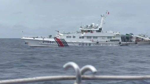 中方回应菲海警船非法滞留仙宾礁潟湖,维护主权,呼吁和平共处 中方回应菲海警船非法滞留仙宾礁潟湖,维护主权,呼吁和平共处