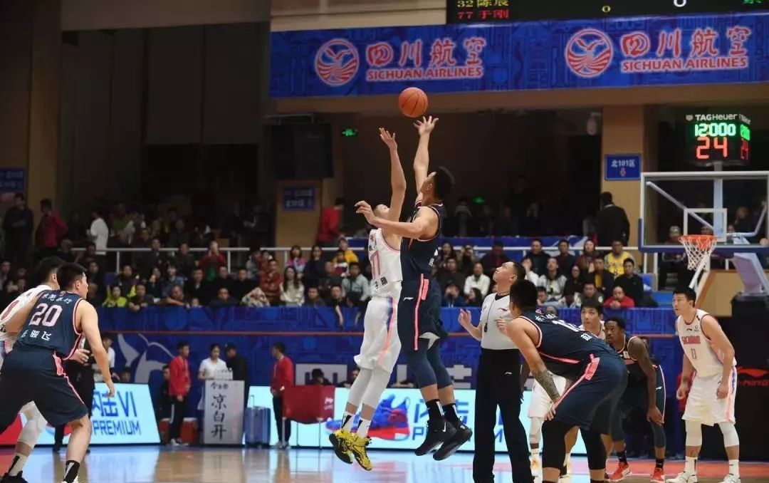 CBA赛场风云，辽宁vs北京，激情碰撞的篮球盛宴