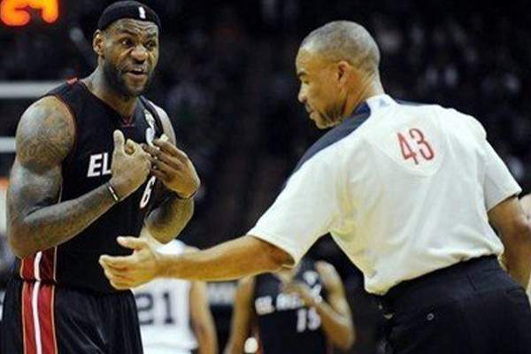 球员一个技术犯规，NBA到底会罚你什么？我查完规则，发现跟你想的可能不太一样