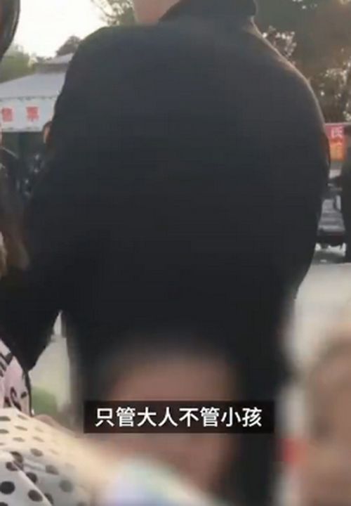 6名摩友躲雨被索要每人20元避雨费，一场意外的雨中奇遇