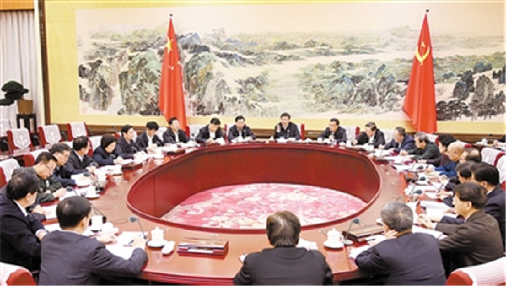 中共中央政治局会议，新时代的航标与行动指南