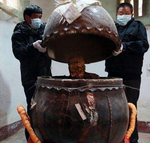 博物馆回应工地挖出僧人圆寂坐缸容器，历史与现代交错的奇遇