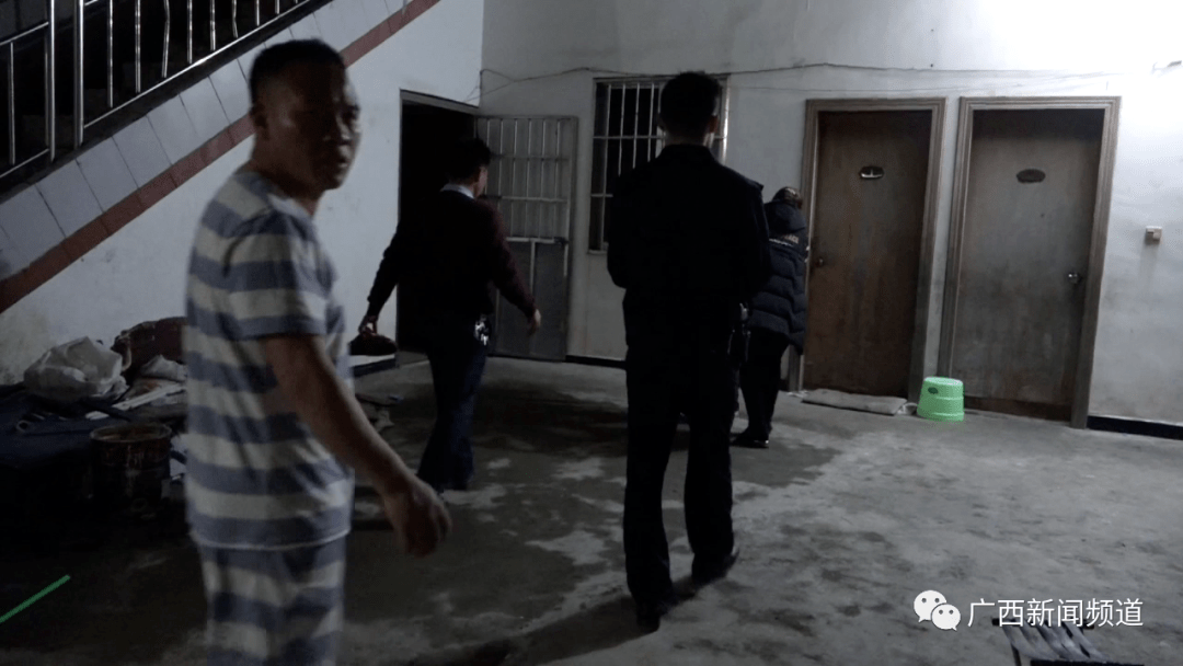 怀疑母亲遭电诈，女孩果断出手找警察