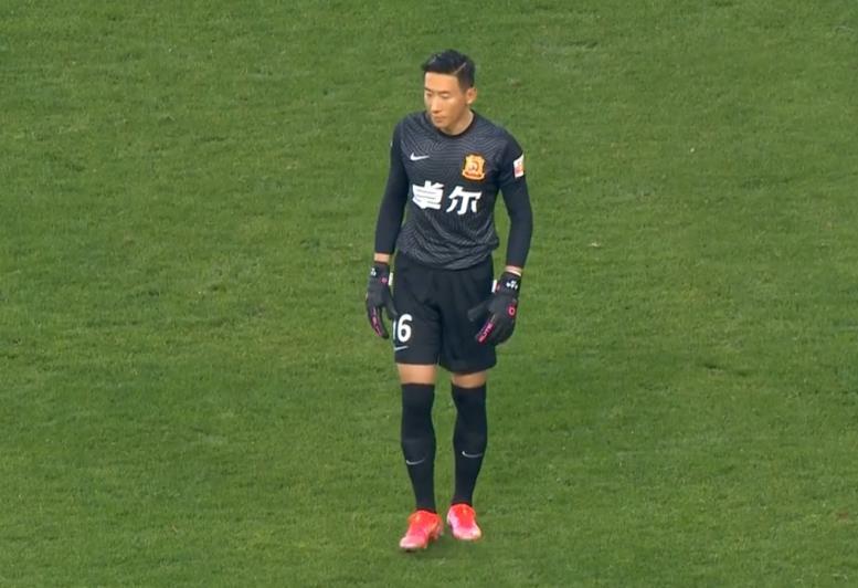 十一人制足球越位规则，别被裁判的旗子吓到，其实没那么玄乎