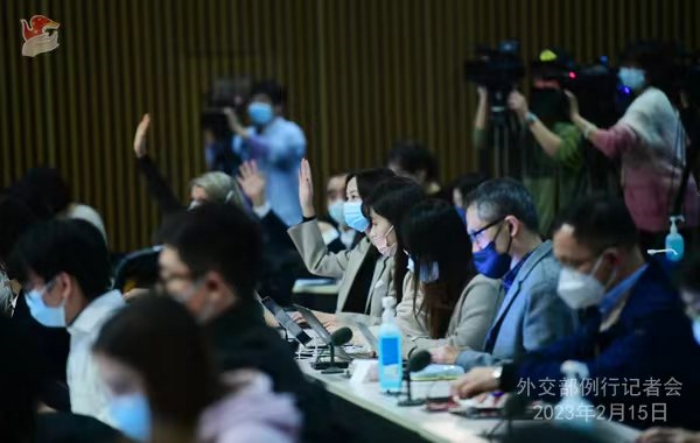 今天的例行记者会，4分钟里的外交智慧