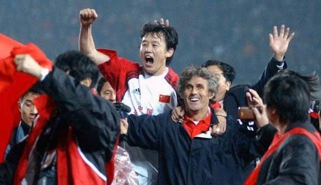 韩日世界杯中国怎么进的？其实那一年，全世界都在帮咱们